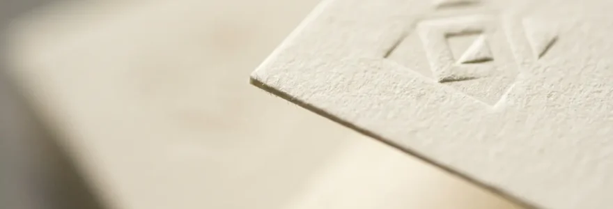 Document professionnel de qualité sur papier premium avec texture élégante