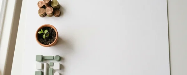 Composition minimaliste représentant l'allocation stratégique d'un budget marketing pour petites entreprises